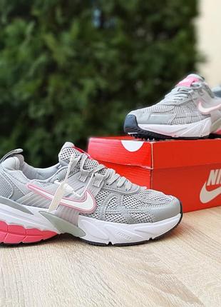 Женские кроссовки nike v2k run grey pink найк серого с розовым цветом