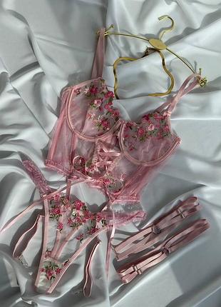 Жіночий еротичний комплект білизни  з квітковою вишивкою