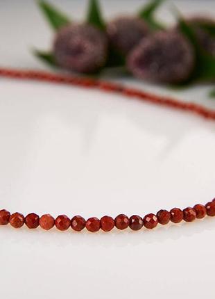 Чокер натуральный камень яшма красная граненый шарик, фур-ра гип-ный сплав цвет серебро d-3мм+- l-38-43см2 фото
