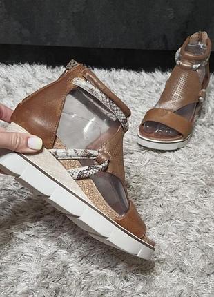 Босоніжки бежеві