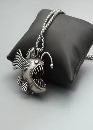 Кулон рыба-удильщик. очень оригинальный.