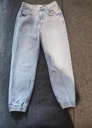 Джинсы mom на резинке голубые sinsay