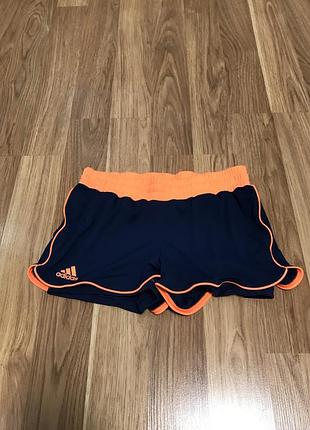 Женские спортивные шорты adidas