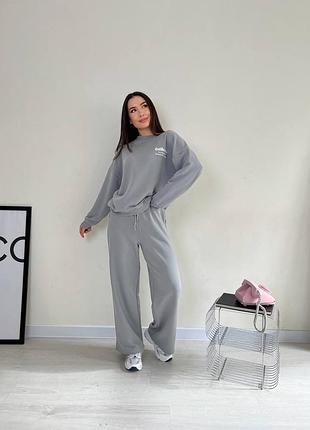 Женский спортивный весенний костюм с свитшотом свободного кроя и брюками палаццо