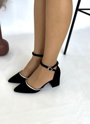 Женские черные замшевые туфли с ремешком на удобном кольца