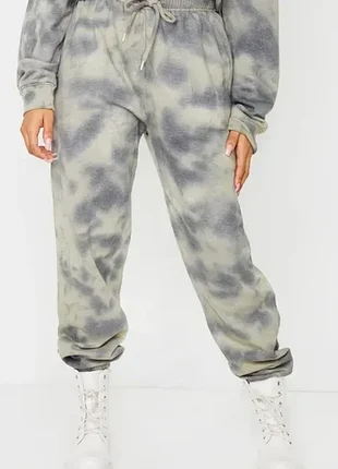 Спортивные штаны джоггеры утепленные женские tie dye pretty little thing серо-зеленые (12345773)