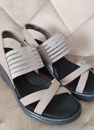 Класичні літні босоніжки  skechers memory foam