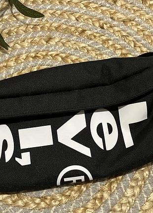 Сумка-бананка levi's small banana sling