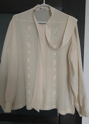 Шелковая блузка с вышивкой ручной работы,  молочного цвета