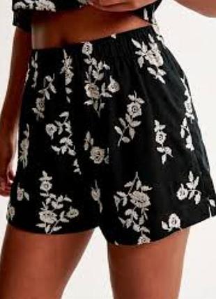 Шорти з вишивкою льон