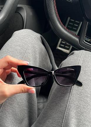 Сонцезахисні окуляри у стилі saint laurent