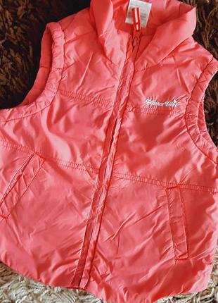 Тонкая жилетка для девочек.