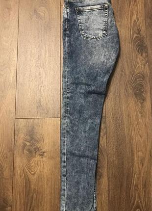 Джинсы облегающие