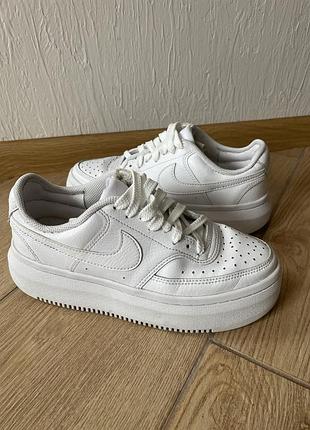 Фірмові кросівки від nike 37,5