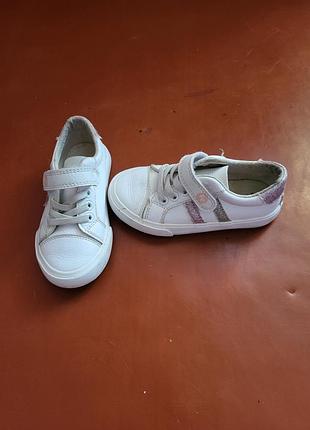 Кроссовки на девочку