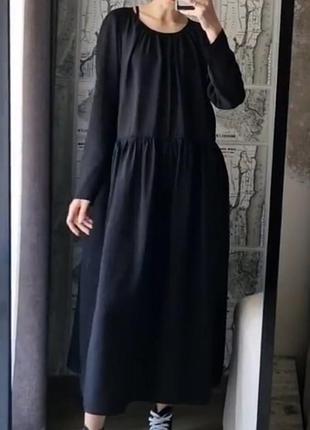 Черное платье жатка от h&m, платье миди свободного кроя