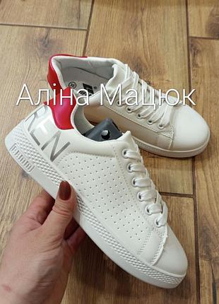 Кроссовки
