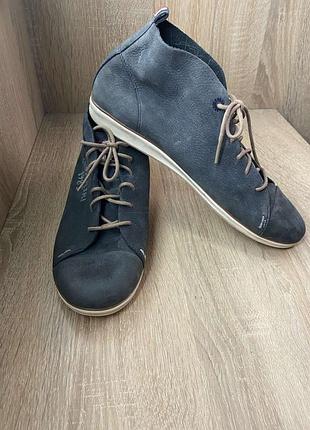 Шкіряні кеди.