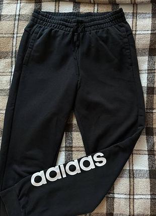 Штани спортивні adidas оригінал  розмір с довжина 100 см 650грн