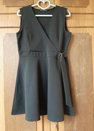 Элегантное черное платье с имитацией пояся quiz