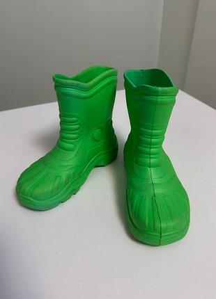 Резиновые сапоги на тракторной подошве салатового цвета