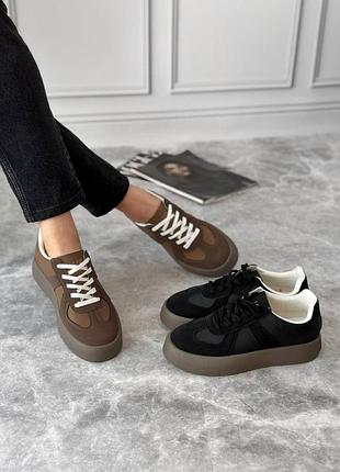 Жіночі кросівки