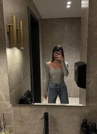 Женский боди с разрезом для пальчика