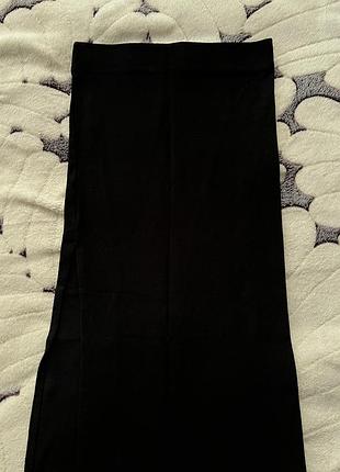 Юбка миди с разрезом на ножке