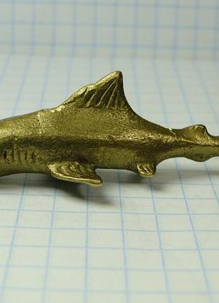 Бронзовая миниатюра акула