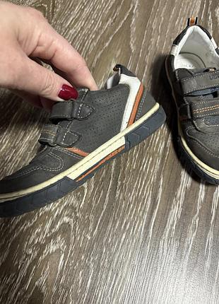 Кожаные кроссовки р 28