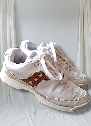 Белые брендовые кроссовки размера 39 40 от saucony