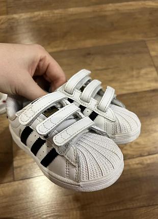 Детские кроссовки