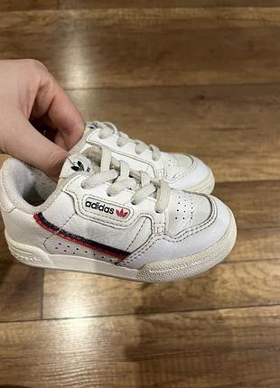 Детские кроссовки