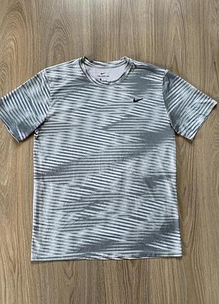 Мужская тренировочная футболка nike dri-fit