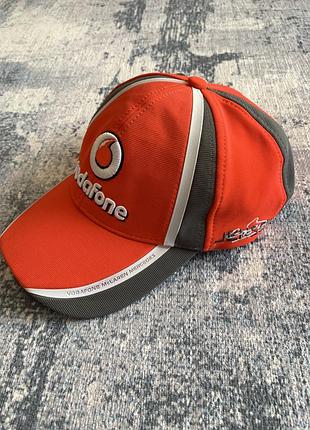 Червона спортивна гоночна джерсі мерч кепка пятипанелька бейсболка vodafone mclaren mercedes