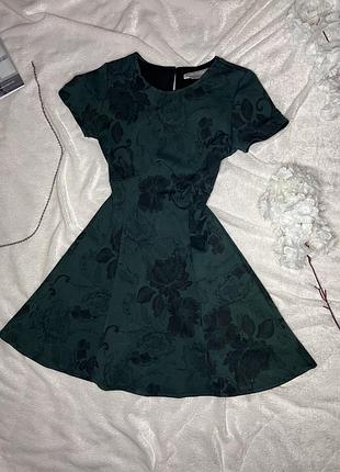 Платье зеленого цвета