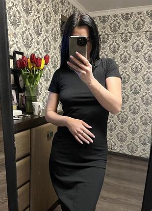 Чорна сукня s міді