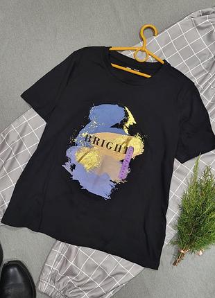 Футболка чорна