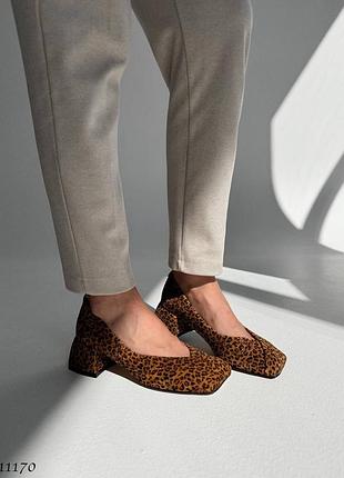 В наличии и под заказ туфли на каблуке с анатомическим носиком натур замш лео 23 23 23,5 24,5 25,5 26,5