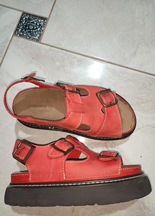 Босоніжки шкіряні стан ідеальний