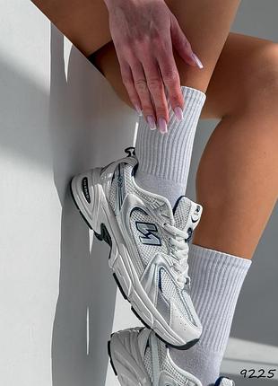 Трендові кросівки в стилі бренду