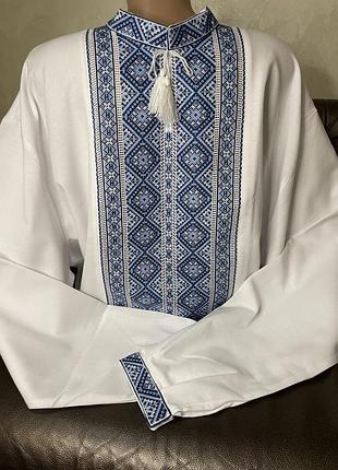 Стильна чоловіча вишиванка на синьому домотканому полотні ручної роботи. ч-1928