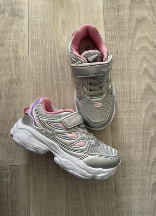 Кроссовки на девочку