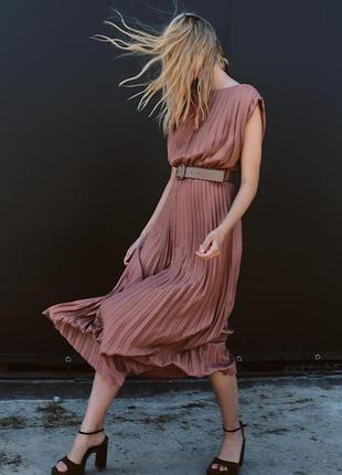 Zara платье миди с плиссурированием