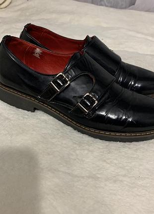 Жіночі лофери шкіряні