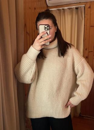 Бежевий вʼязаний светр розмір м оверсайз чудовий стан