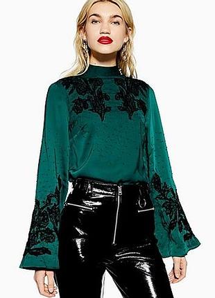 Брендовая атласная блуза с вышивкой от topshop