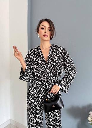Стильный костюм