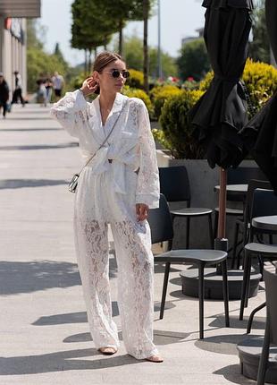 Костюм из кружева