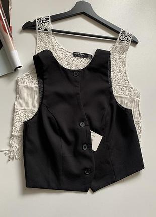 Трендовий жилет zara в розмірі xs.